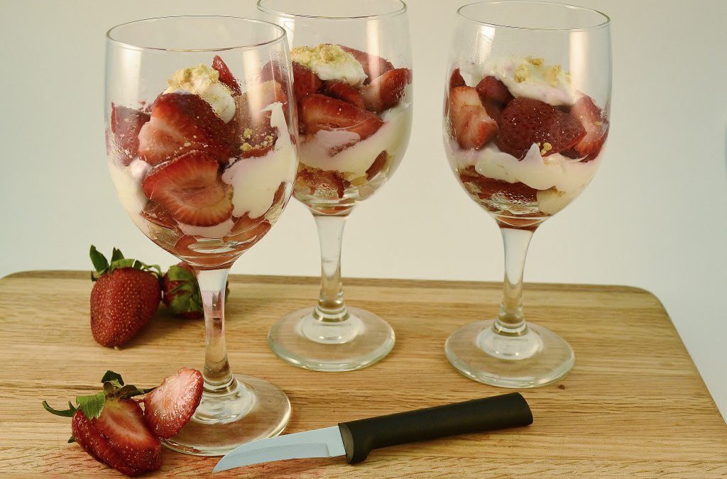 Strawberry Cheesecake Parfait | Graham Cracker Yogurt Dessert
